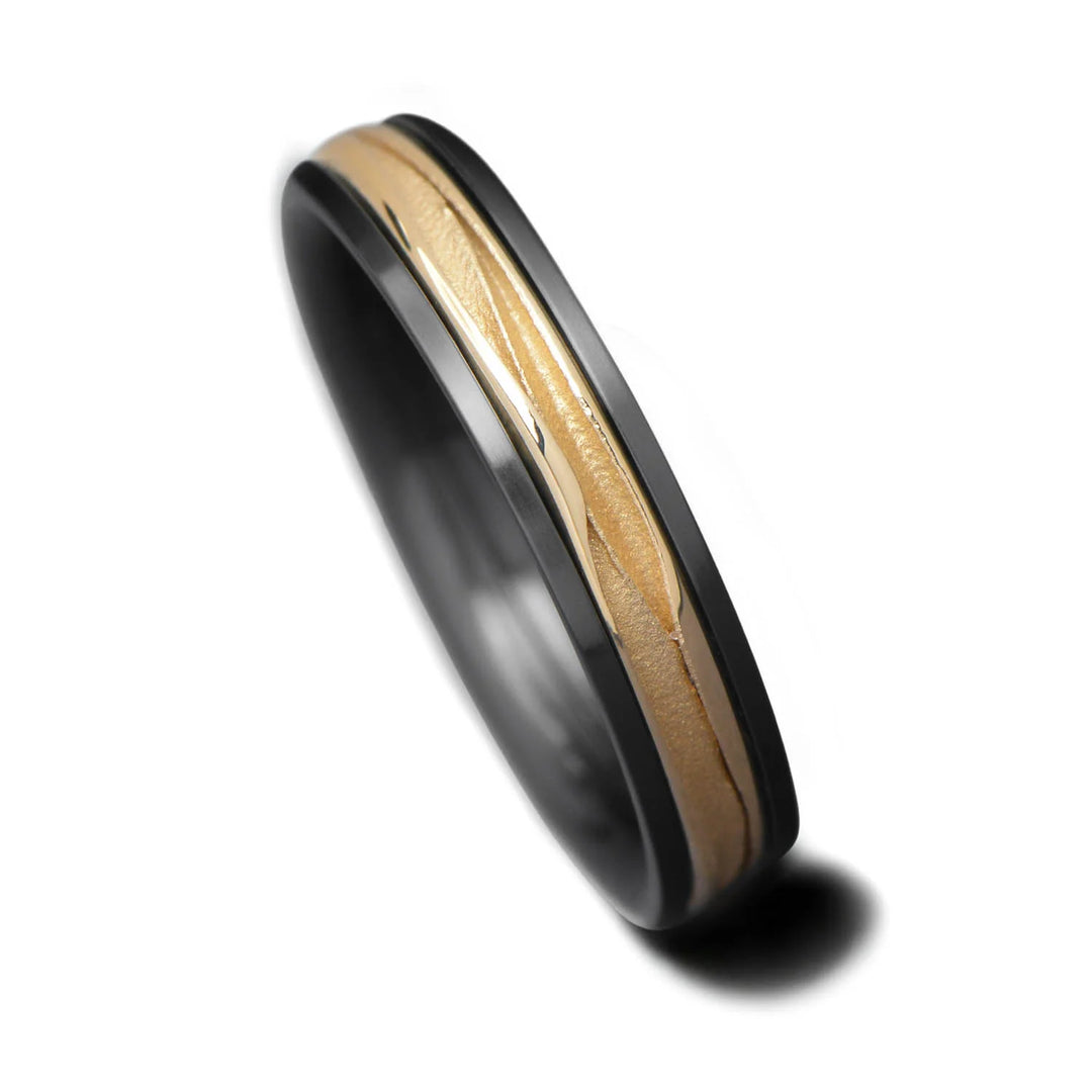希少 undercover fragment titanium ring Black Titanium Wedding Band with 18KY Wave Inlay | Men's Wedding