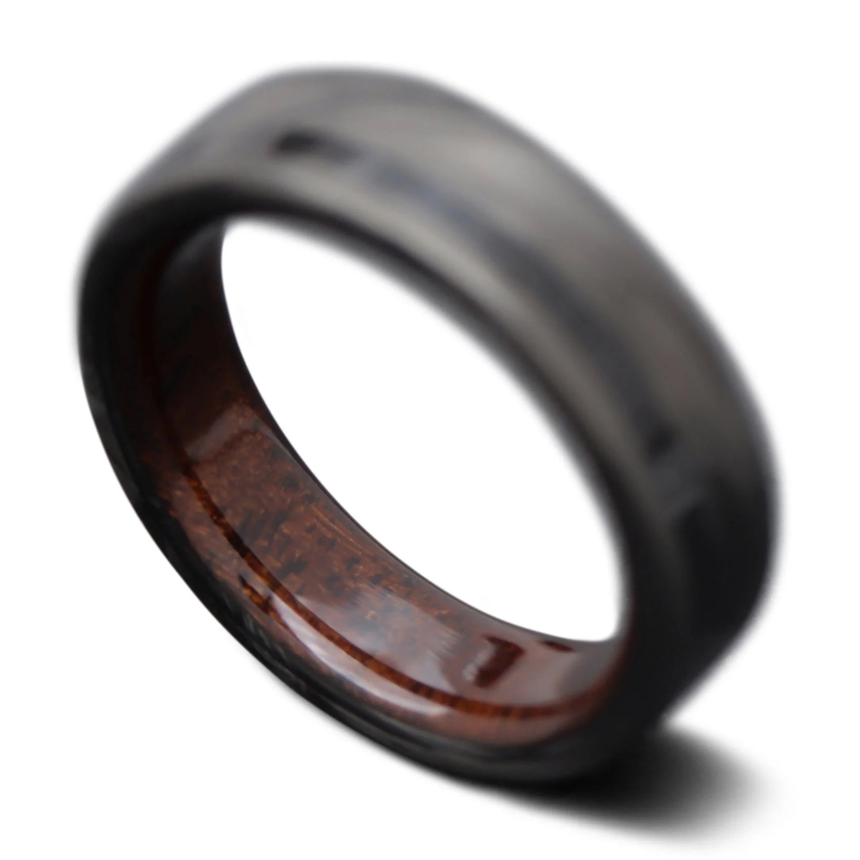 Back of Carbon fiber wedding ring with black Onyx inlay and Walnut inner sleeve, 6mm -THE HORIZON